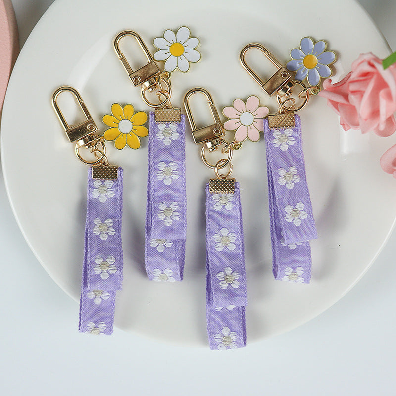 Cute Daisy Flower Webbing Alloy Car Keychain Key Ring for Women & Girls Trendy Car Accessories Stylish Key Pendant