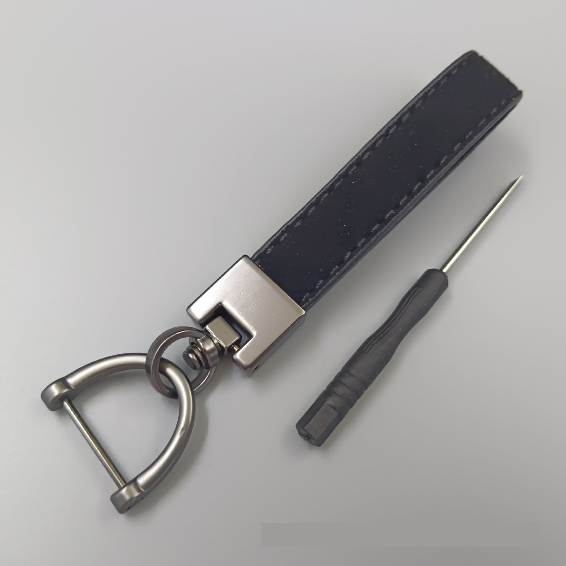 Creative Metal Car Keychain Pendant Fashion Key Ring Accessory Durable Zinc Alloy Key Fob Holder Stylish Gift