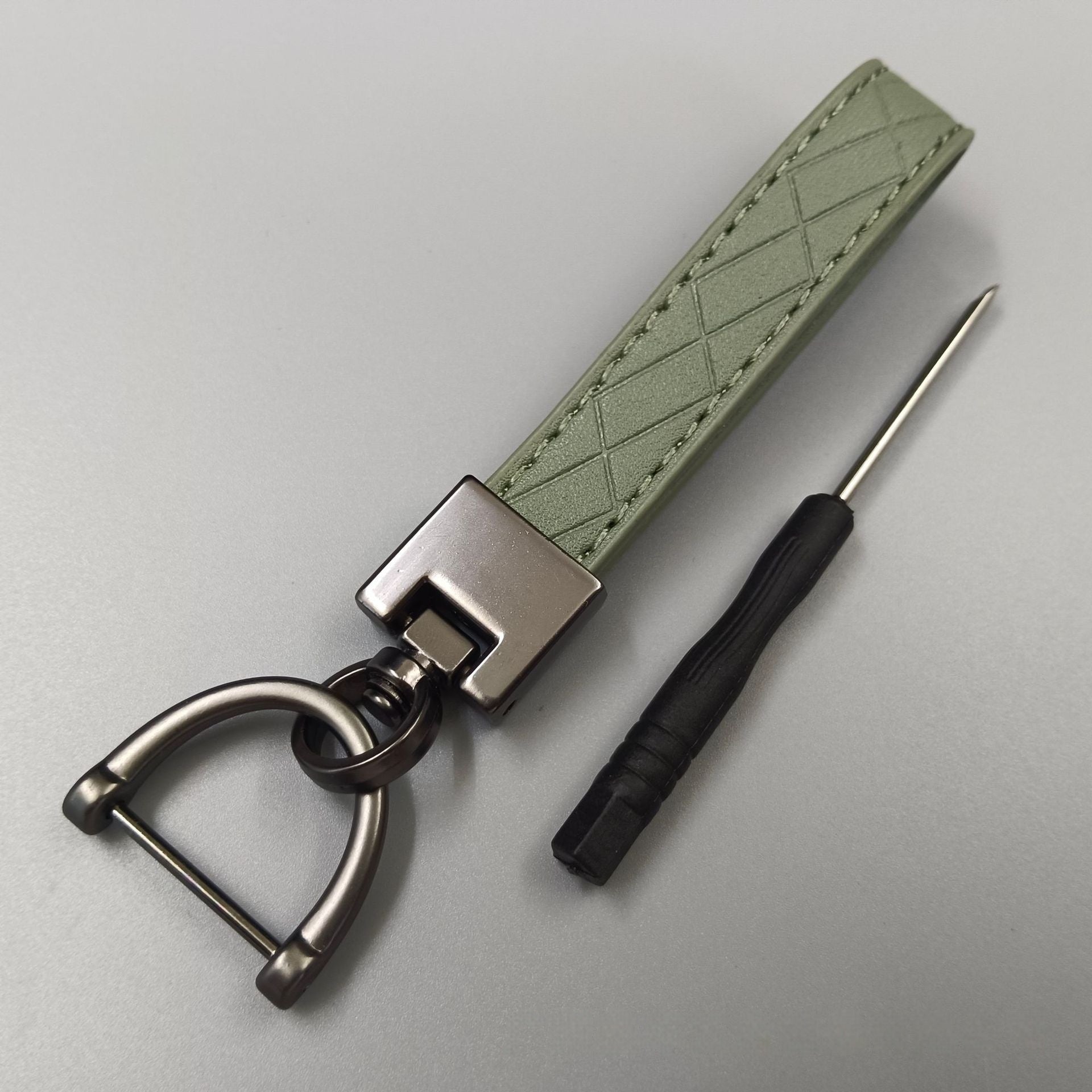 Creative Metal Car Keychain Pendant Fashion Key Ring Accessory Durable Zinc Alloy Key Fob Holder Stylish Gift