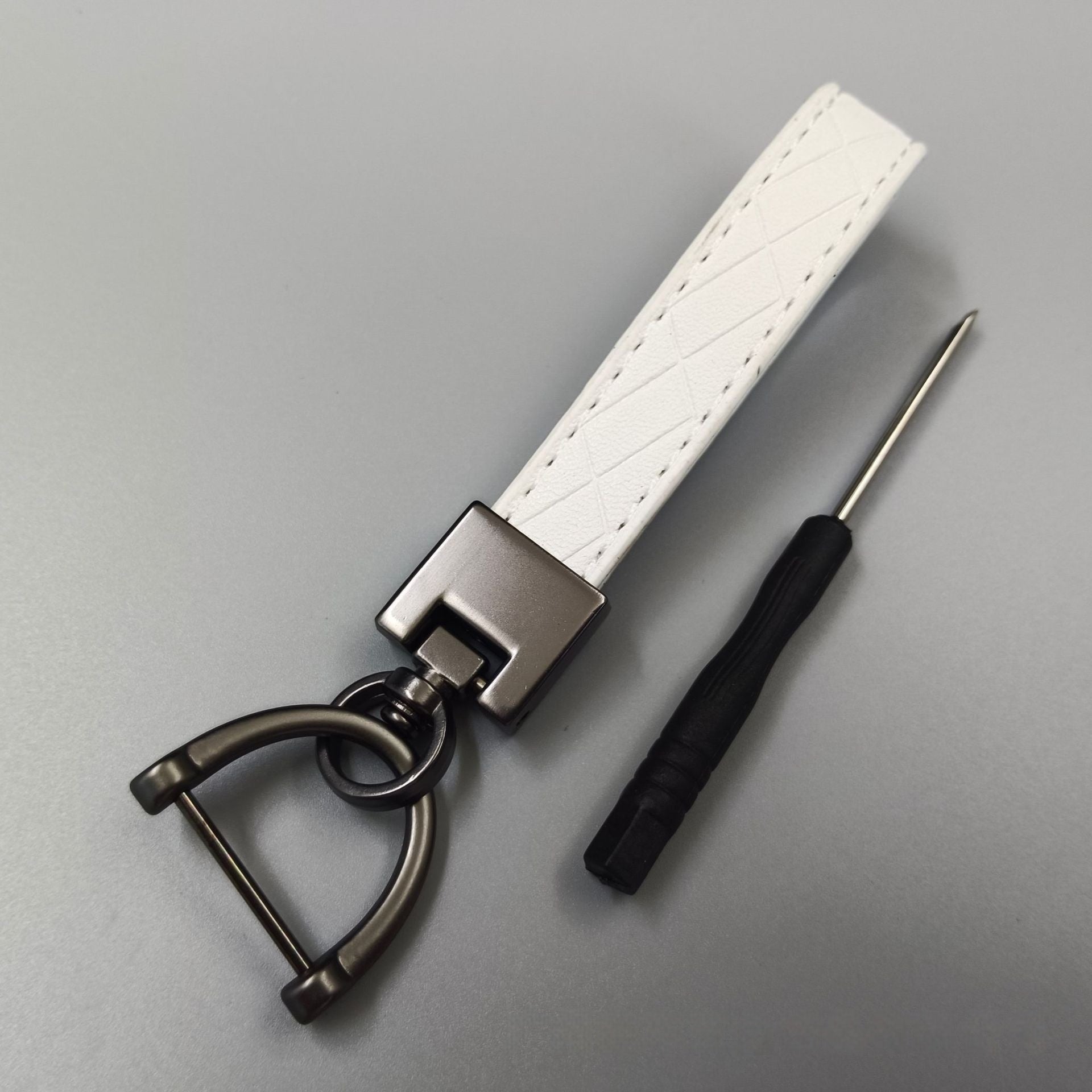 Creative Metal Car Keychain Pendant Fashion Key Ring Accessory Durable Zinc Alloy Key Fob Holder Stylish Gift